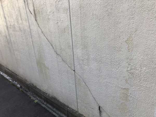 壁のシミ